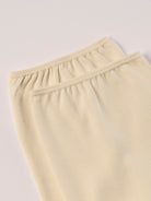 Für die empfindlichste Haut der Welt. Die Organic+ Strampelhosen für Frühchen sind aus 100% ungefärbter, ungebleichter, organischer Baumwolle gefertigt — innen mit weichem Flanell, welches Feuchtigkeit aufnimmt und streichelzart auf Babyhaut liegt.