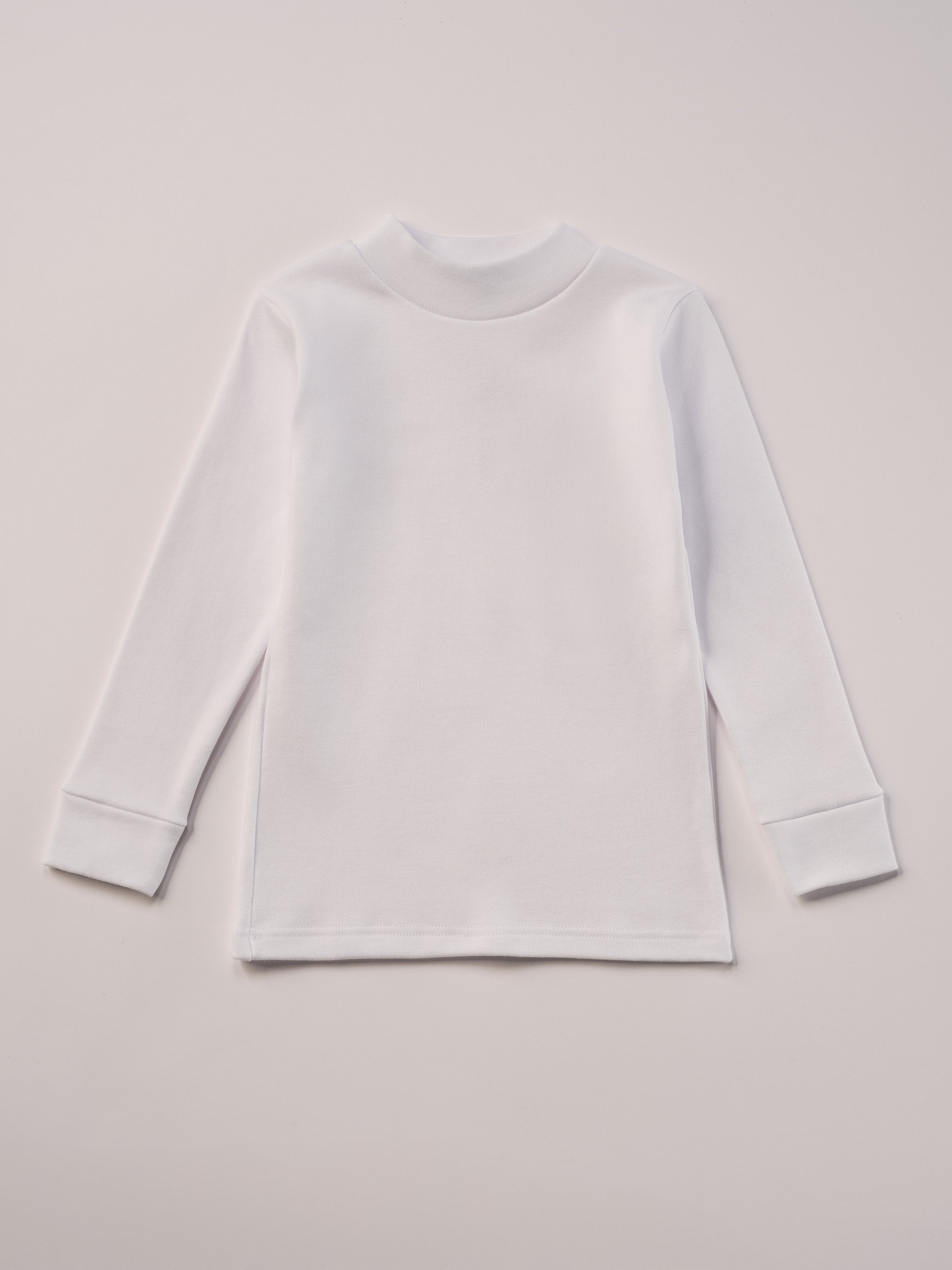 Für aktive Kinder und empfindliche Haut.
Dieses weiße Langarmshirt mit Stehkragen besteht aus hochwertiger, sanft gefärbter und schonend gebleichter organischer Baumwolle aus Italien. Es vereint angenehme Weichheit, Feuchtigkeitsaufnahme und hohen Tragekomfort durch die weiche Flanell-Innenseite. Perfekt für Kita, Schule und jeden Tag.Ein vielseitiges Basic für jede gut durchdachte Grundausstattung.