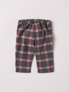 Diese klassische karrierte Hose mit geradem Schnitt, gefertigt aus 100% Baumwolle, ist weich und bietet einen hohen Tragekomfort. Die Breite lässt sich durch den elastischen Bund mit Innenknöpfen anpassen. Die Innenseite aus feinstem Innenflanell ist besonders angenehm an der Haut. Ein&nbsp;AMIO Firenze Must-Have für jede Grundausstattung.

Höchste Qualität, bestes Preis-Leistungs-Verhältnis MADE IN ITALY.