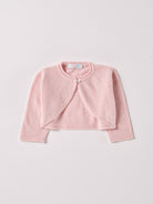 Der Strick-Bolero von AMIO Firenze ist dank seiner weichen, leichten und wärmenden Eigenschaften der perfekte Begleiter für kühlere Tage. Sein klassisches Design macht es zu einem eleganten Kleidungsstück, das man immer wieder zu festlichen oder alltäglichen Outfits kombiniert.

Höchste Qualität, bestes Preis-Leistungs-Verhältnis MADE IN ITALY.