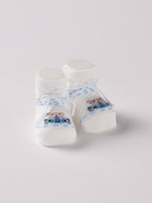 Die Baby Booties verfügen über eingewebte Bärchen-Motive und eignen sich perfekt als Geschenk für Babypartys oder als süße Schwangerschaftsankündigung für Freunde und Verwandte. Die feine Schnürung bietet besonderen Halt am Fuß. Unsere Scarpine werden in einer ansprechenden Geschenkbox präsentiert.&nbsp;

Höchste Qualität, bestes Preis-Leistungs-Verhältnis MADE IN ITALY.