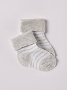 Die edlen Baby-Söckchen von AMIO Firenze bieten maximalen Tragekomfort und brillieren mit ihrer Passform. Die eingewebten Streifen sorgen für ein zeitloses Design. Ein Must-Have für jede Grundausstattung.

Höchste Qualität, bestes Preis-Leistungs-Verhältnis MADE IN ITALY.