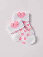 Die edlen Baby-Söckchen von AMIO Firenze bieten maximalen Tragekomfort und brillieren mit ihrer Passform. Die eingewebten Herz-Motive sind besonders niedlich. Ein Must-Have für jede Grundausstattung.

Höchste Qualität, bestes Preis-Leistungs-Verhältnis MADE IN ITALY.