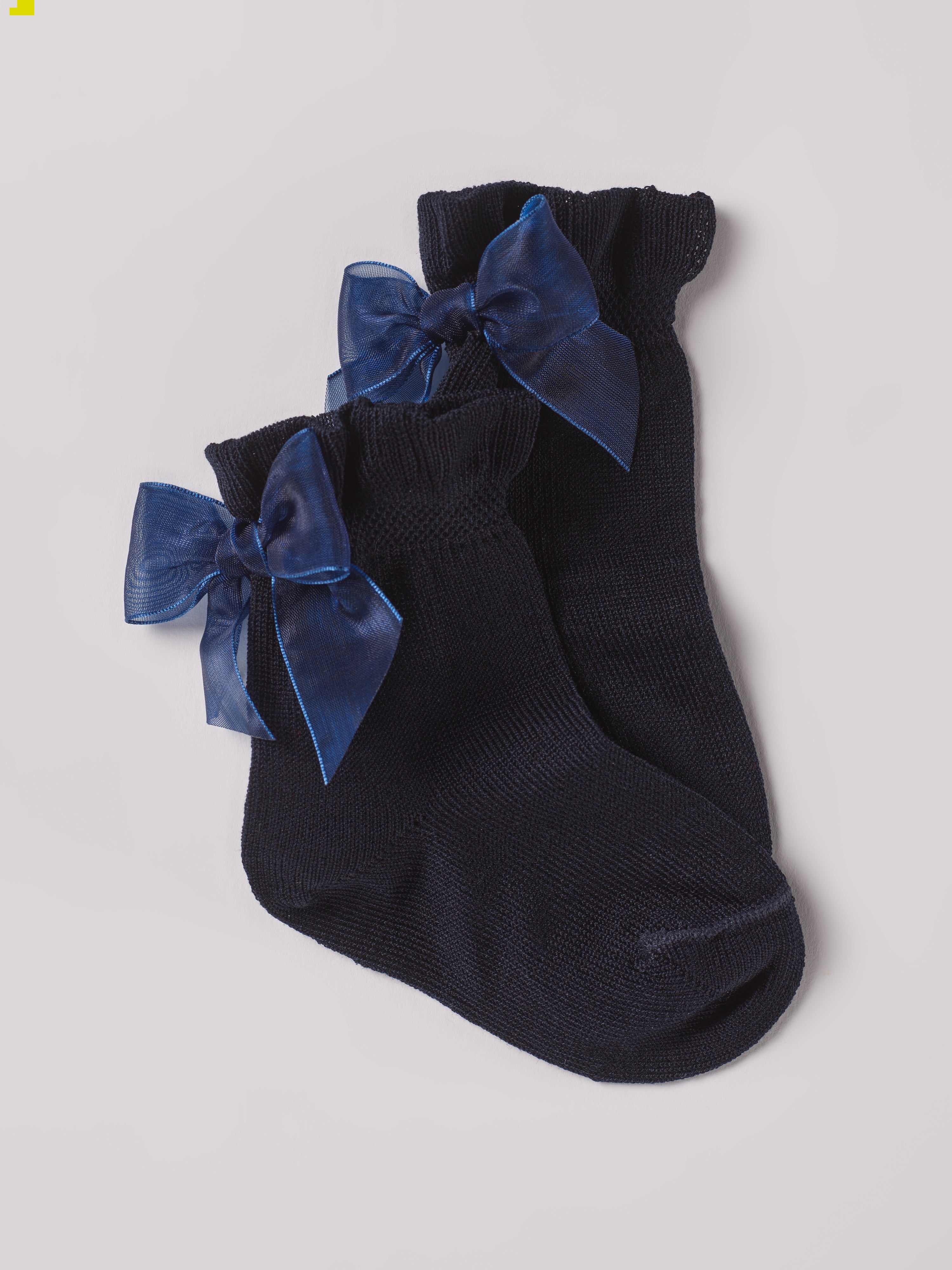 AMIO Firenze Mädchen Socken mit Schleife

Die blauen Mädchensocken von AMIO Firenze bieten maximalen Tragekomfort und brillieren mit ihrer Passform. Die Schleifen verleihen ein edles Finish und sorgen für ein modisches Outfit. Ein Must-Have für jede Grundausstattung.

Höchste Qualität, bestes Preis-Leistungs-Verhältnis MADE IN ITALY.