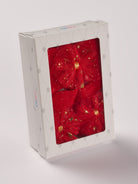 Das niedliche Weihnachts-Set von AMIO Firenze ist die perfekte Geschenkidee für Neugeborene und Kinder bis 3 Monate. Maximaler Tragekomfort, gepaart mit einer herausragenden Passform. Die edlen Blütenapplikationen sorgen für ein chices Weihnachtsoutfit und unvergessliche Bilder. Das Set wird in einer ansprechenden Geschenkbox präsentiert.

Höchste Qualität, bestes Preis-Leistungs-Verhältnis MADE IN ITALY.