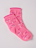 Die zauberhaften Socken mit Magical-Motiv von AMIO Firenze werden jedes Mädchen verzaubern. Mit einem verspielten Regenbogen-Motiv und einem Höchstmaß an Tragekomfort bringen diese Socken nicht nur Freude, sondern auch Spaß. Der schöne Orchidea-Farbton verleiht ihnen eine besonders charmante Note.

Höchste Qualität, bestes Preis-Leistungs-Verhältnis&nbsp;MADE IN ITALY.