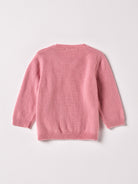 Der weiche und wärmespendende Strickpullover von AMIO Firenze ist der perfekte Begleiter für die kalte Jahreszeit. Vielseitig kombinierbar und aufgrund der Materialzusammensetzung strapazierfähig für den Alltag. Das eingewebte Blumenmuster und die echten Perlmuttknöpfe verleihen dem Pullover eine besonders niedliche Note. Maximaler Tragekomfort, gepaart mit einer herausragenden Passform.

Höchste Qualität, bestes Preis-Leistungs-Verhältnis MADE IN ITALY.