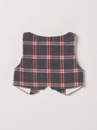 Bereichern Sie die Garderobe Ihres kleinen Gentlemans mit der AMIO Firenze Baby Weste aus kariertem Stoff für Jungen. Die Weste besteht zu 100% aus Baumwolle. Farbe: Quadro Antracite Rosso . MADE IN ITALY