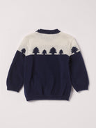 Der weiche und wärmespendende Strickpullover von AMIO Firenze ist der perfekte Begleiter für die kalte Jahreszeit. Vielseitig kombinierbar und aufgrund der Materialzusammensetzung strapazierfähig für den Alltag. Maximaler Tragekomfort, gepaart mit einer herausragenden Passform.

Höchste Qualität, bestes Preis-Leistungs-Verhältnis MADE IN ITALY.