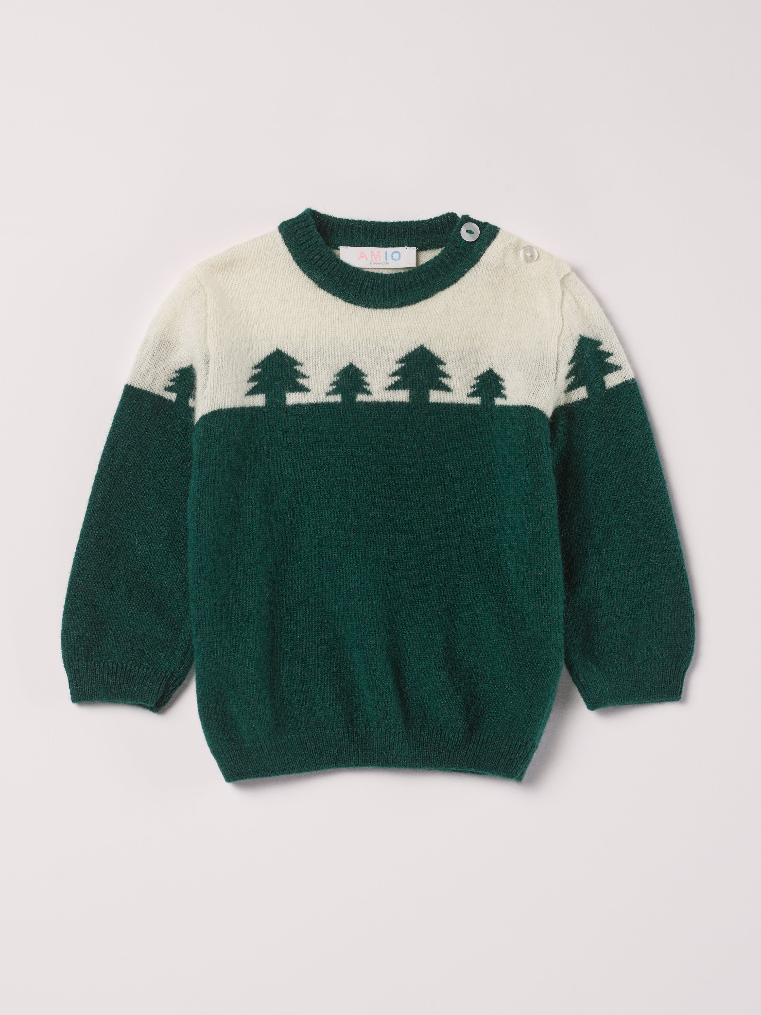 Der weiche und wärmespendende Strickpullover von AMIO Firenze ist der perfekte Begleiter für die kalte Jahreszeit. Vielseitig kombinierbar und aufgrund der Materialzusammensetzung strapazierfähig für den Alltag. Maximaler Tragekomfort, gepaart mit einer herausragenden Passform.

Höchste Qualität, bestes Preis-Leistungs-Verhältnis MADE IN ITALY.