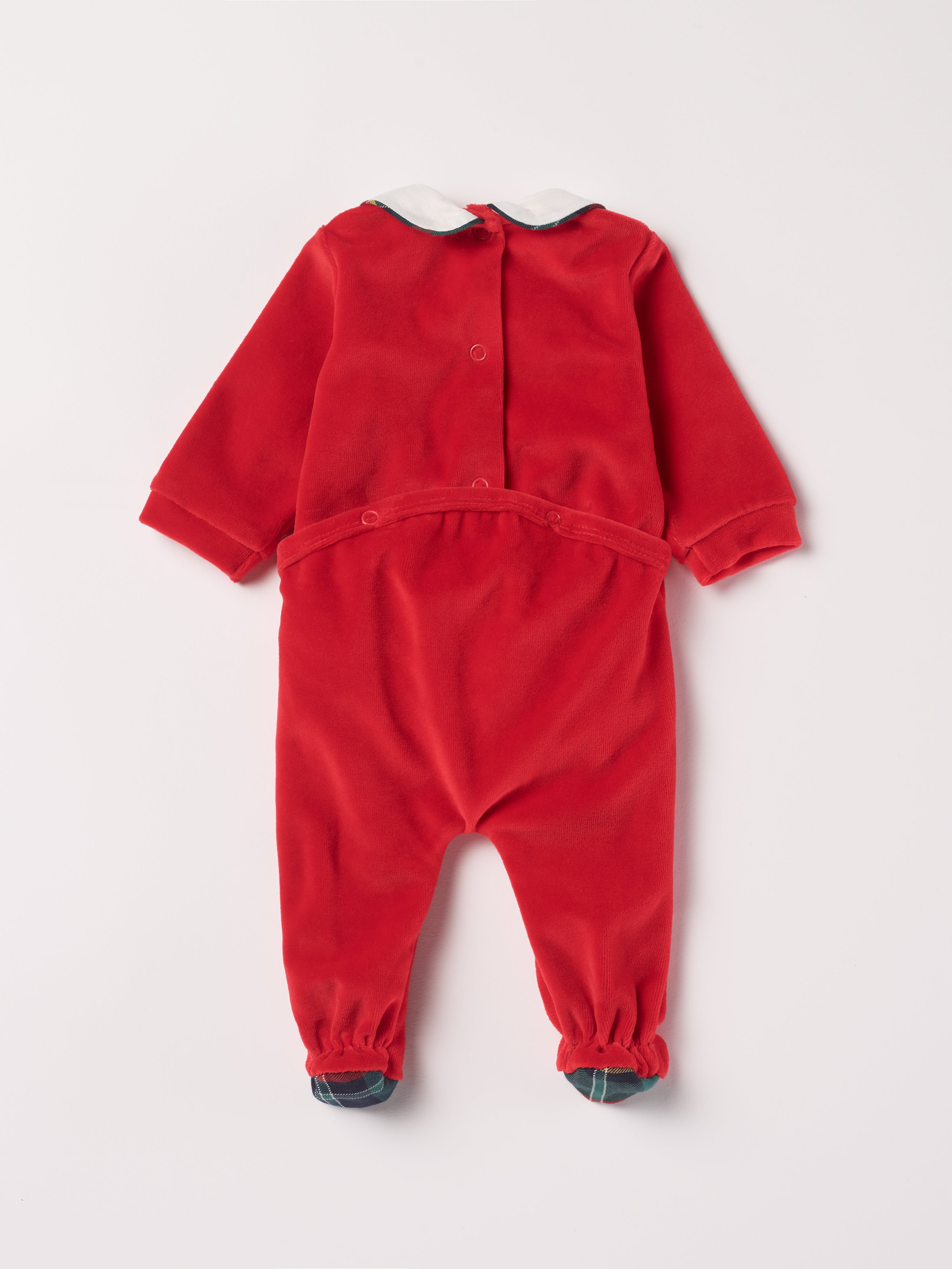 Der weiche und wärmespendende Weihnachtsstrampler von AMIO Firenze mit Kragen ist der perfekte Begleiter für den Alltag in der kalten Jahreszeit. Maximaler Tragekomfort, gepaart mit einer herausragenden Passform aus Samt (Ciniglia). Das Modell hat einen praktischen Schnitt, um etwa die Windel schnell und unkompliziert wechseln zu können.Ein AMIO Firenze Must-Have für jede Grundausstattung.

Höchste Qualität, bestes Preis-Leistungs-Verhältnis MADE IN ITALY.