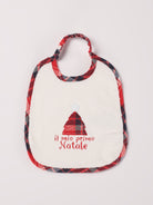 Dieses Baby Lätzchen aus Baumwolle ist der perfekte Begleiter für das erste Weihnachtsfest. Das Lätzchen ist mit einem Weihnachtsbaum verziert und mit dem Schriftzug "il mio primo Natale" (Mein erstes Weihnachten) veredelt. Eine ideale Geschenkidee für die Weihnachtszeit!

Höchste Qualität, bestes Preis-Leistungs-Verhältnis MADE IN ITALY.
