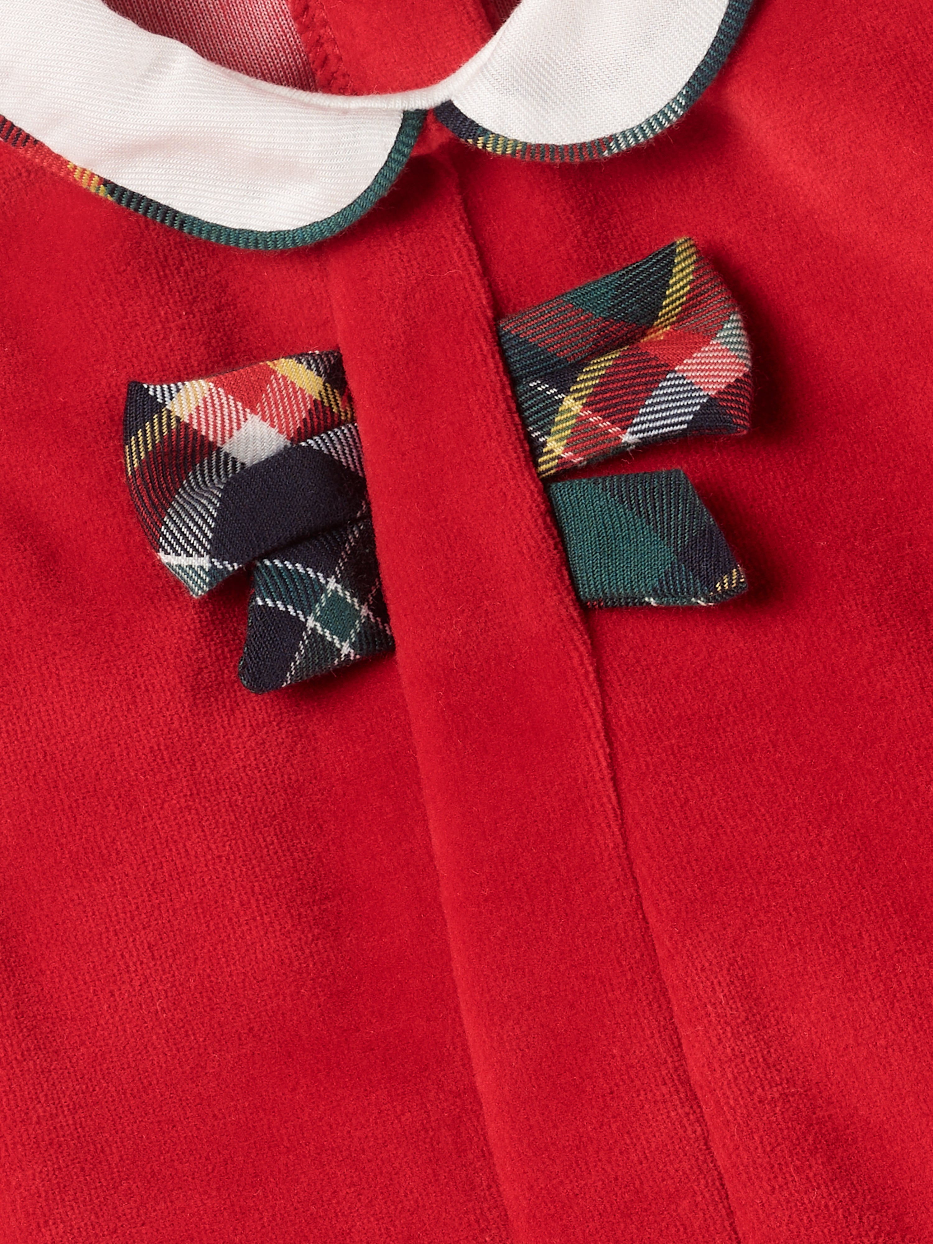 Der weiche und wärmespendende Weihnachtsstrampler von AMIO Firenze mit Kragen und Tartan-Schleife ist der perfekte Begleiter für den Alltag in der kalten Jahreszeit. Maximaler Tragekomfort, gepaart mit einer herausragenden Passform aus Samt (Ciniglia). Das Modell hat einen praktischen Schnitt, um etwa die Windel schnell und unkompliziert wechseln zu können. Ein AMIO Firenze Must-Have für jede Grundausstattung.

Höchste Qualität, bestes Preis-Leistungs-Verhältnis MADE IN ITALY.