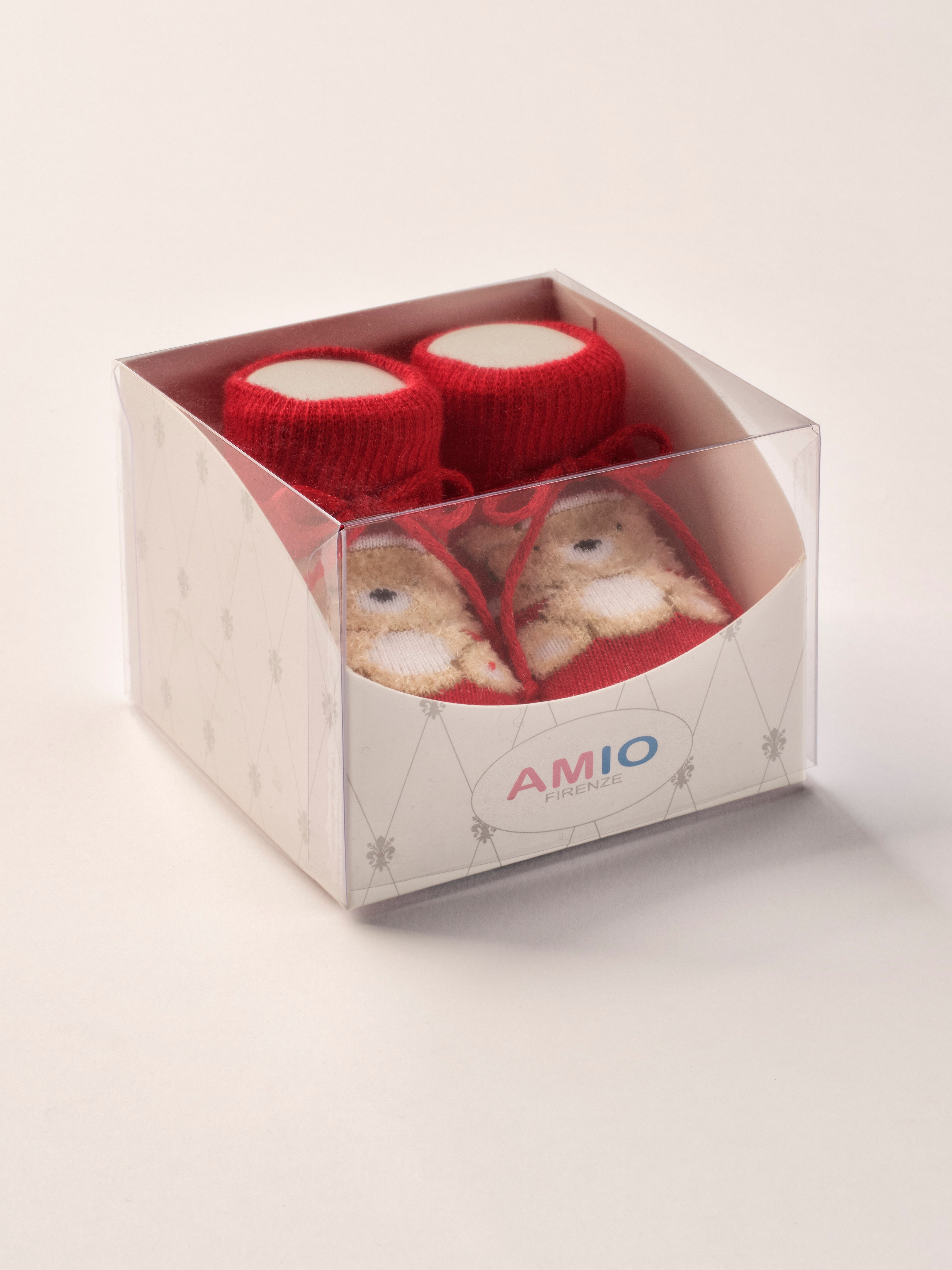 Die weihnachtlichen Baby Booties verfügen über einen niedlichen eingewebten Teddy und eignen sich perfekt als Geschenk für Babypartys oder als süße Schwangerschaftsankündigung für Freunde und Verwandte während der Weihnachtszeit. Die feine Schnürung bietet besonderen Halt am Fuß. Unsere Scarpine werden in einer ansprechenden Geschenkbox präsentiert.