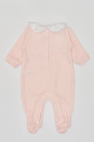 Der weiche und wärmespendende Strampler von AMIO Firenze mit Spitzen-Kragen und Schleife ist der perfekte Begleiter für den Alltag in der kalten Jahreszeit. Maximaler Tragekomfort, gepaart mit einer herausragenden Passform aus Samt (Ciniglia). Das Modell hat einen praktischen Schnitt, um etwa die Windel schnell und unkompliziert wechseln zu können. Ein AMIO Firenze Must-Have für jede Grundausstattung.

Höchste Qualität, bestes Preis-Leistungs-Verhältnis MADE IN ITALY.