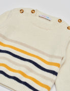 Der weiche und wärmespendende Strickpullover von AMIO Firenze ist der perfekte Begleiter für die kalte Jahreszeit. Vielseitig kombinierbar und aufgrund der Materialzusammensetzung strapazierfähig für den Alltag. Maximaler Tragekomfort, gepaart mit einer herausragenden Passform. Das moderne Design macht den Pullover vielseitig kombinierbar, ob sportlich oder elegant.

Höchste Qualität, bestes Preis-Leistungs-Verhältnis MADE IN ITALY.